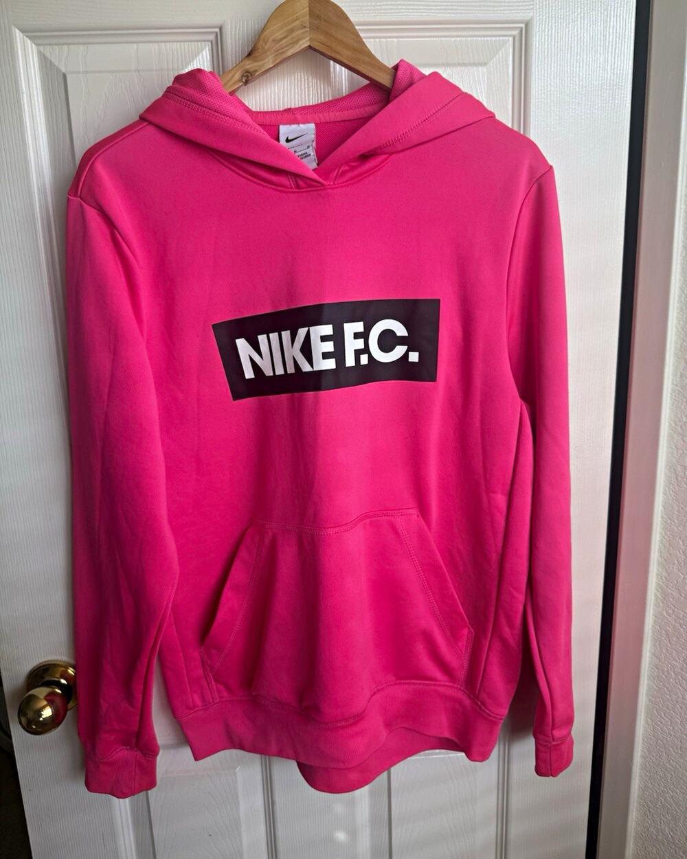 Nike F.C. Men's Pink Dri-FIT Graphic Logo Pullover Hoodie Pockets Size M